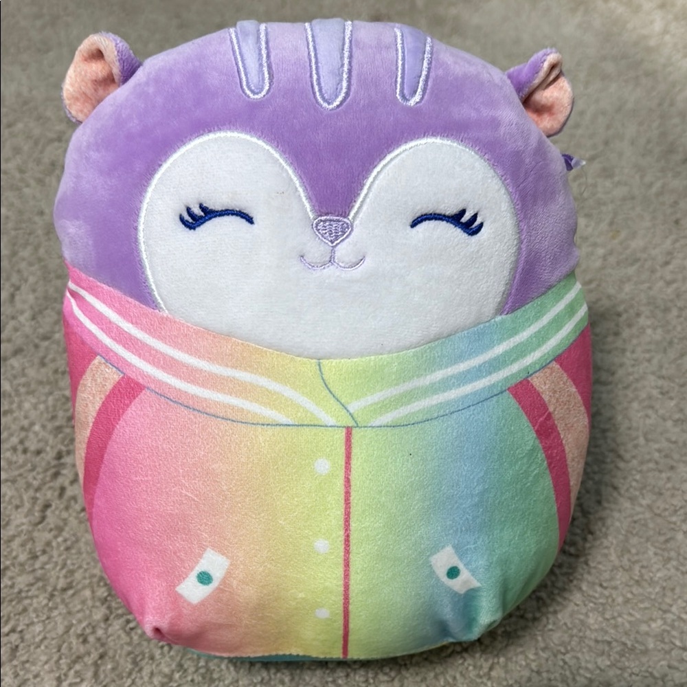 Sydnee the Squirrel Squishmallow with tag 8”
(damaged tag)